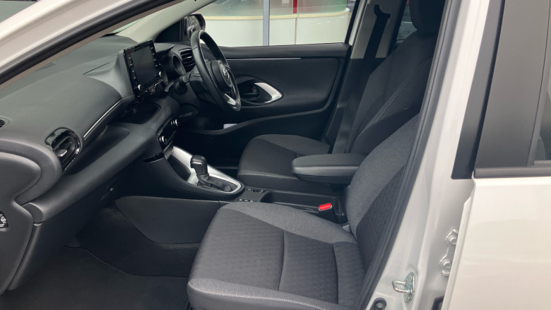 Toyota Yaris 1.5 Hybrid Design 5dr CVT Hybrid Hatchback